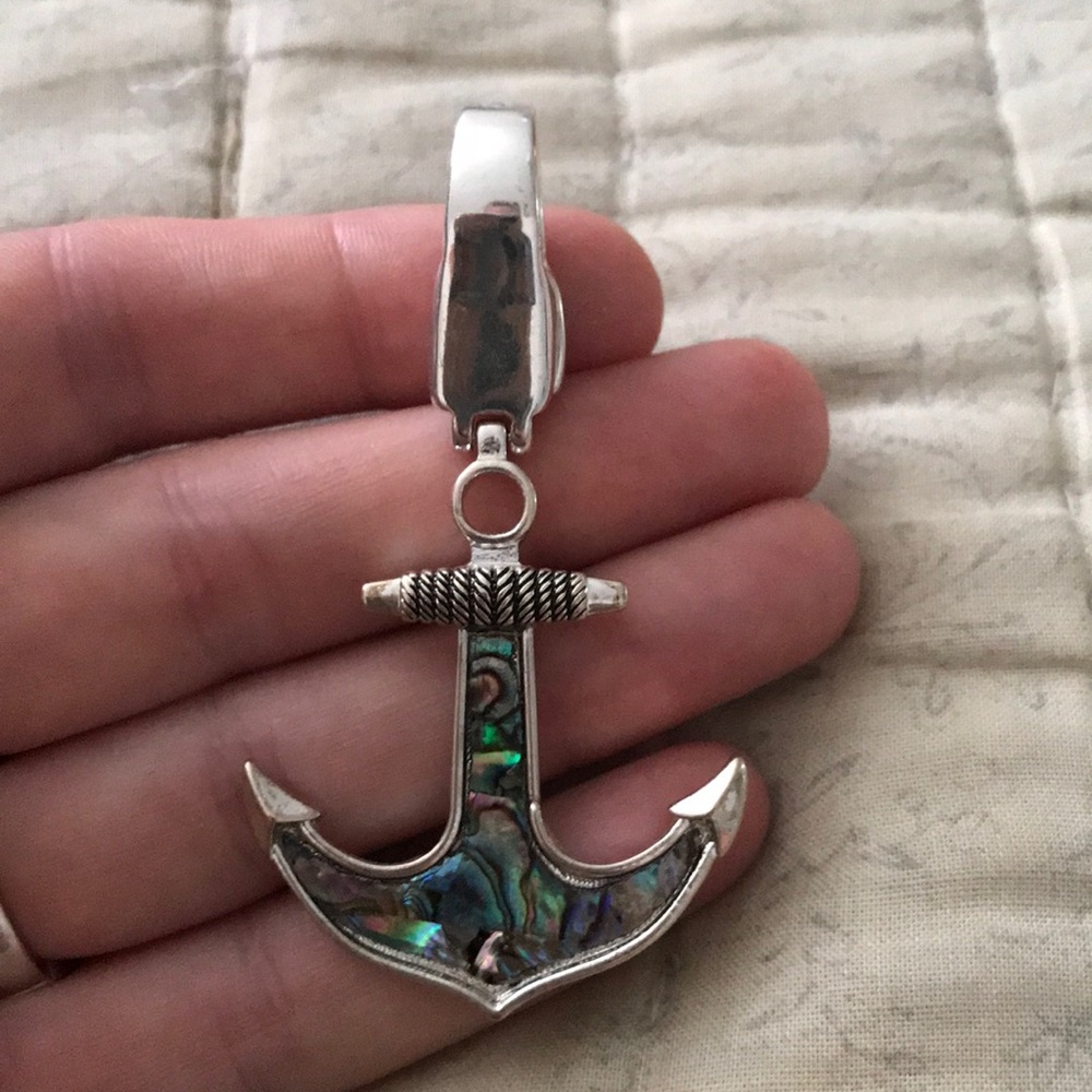 Anchor pendent